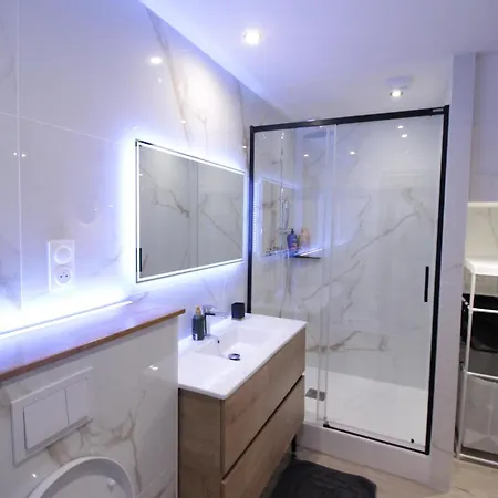 Apartment Luxury Studio, Rez De Chaussee, Parking Prive Video Surveillance, Canape Haute Qualite Convertible Couchage 2 Personnes, Centre Proche, Restaurant, Boulangerie 2 Minutes A Pied, Terrasse - 800metre Carre De Terrain - Gere Par Presta-zen'service Verdun-sur-Meuse