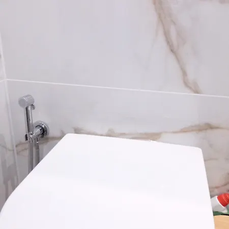 Apartment Luxury Studio, Rez De Chaussee, Parking Prive Video Surveillance, Canape Haute Qualite Convertible Couchage 2 Personnes, Centre Proche, Restaurant, Boulangerie 2 Minutes A Pied, Terrasse - 800metre Carre De Terrain - Gere Par Presta-zen'service Verdun-sur-Meuse
