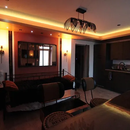 Luxury Studio, Rez De Chaussee, Parking Prive Video Surveillance, Canape Haute Qualite Convertible Couchage 2 Personnes, Centre Proche, Restaurant, Boulangerie 2 Minutes A Pied, Terrasse - 800metre Carre De Terrain - Gere Par Presta-zen'service * Verdun-sur-Meuse