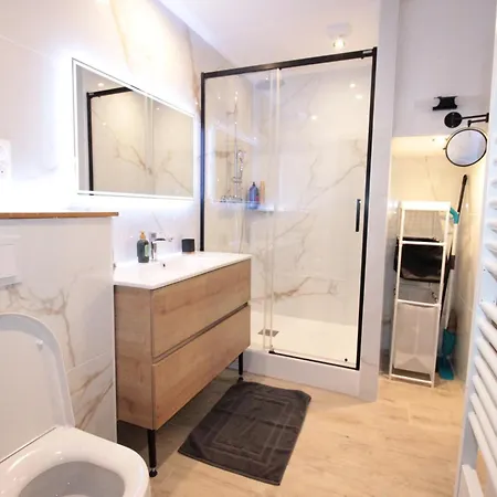 Luxury Studio, Rez De Chaussee, Parking Prive Video Surveillance, Canape Haute Qualite Convertible Couchage 2 Personnes, Centre Proche, Restaurant, Boulangerie 2 Minutes A Pied, Terrasse - 800metre Carre De Terrain - Gere Par Presta-zen'service Verdun-sur-Meuse