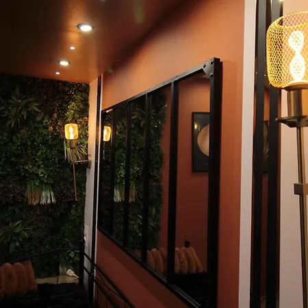 Luxury Studio, Rez De Chaussee, Parking Prive Video Surveillance, Canape Haute Qualite Convertible Couchage 2 Personnes, Centre Proche, Restaurant, Boulangerie 2 Minutes A Pied, Terrasse - 800metre Carre De Terrain - Gere Par Presta-zen'service * Verdun-sur-Meuse