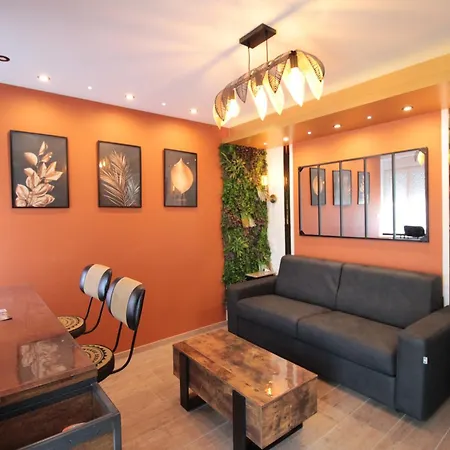 Apartment Luxury Studio, Rez De Chaussee, Parking Prive Video Surveillance, Canape Haute Qualite Convertible Couchage 2 Personnes, Centre Proche, Restaurant, Boulangerie 2 Minutes A Pied, Terrasse - 800metre Carre De Terrain - Gere Par Presta-zen'service *