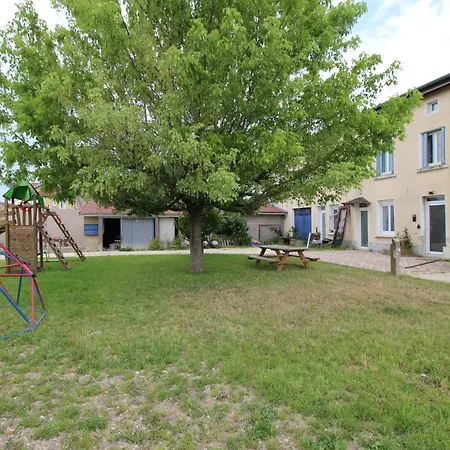 Luxury Studio, Rez De Chaussee, Parking Prive Video Surveillance, Canape Haute Qualite Convertible Couchage 2 Personnes, Centre Proche, Restaurant, Boulangerie 2 Minutes A Pied, Terrasse - 800metre Carre De Terrain - Gere Par Presta-zen'service Verdun-sur-Meuse